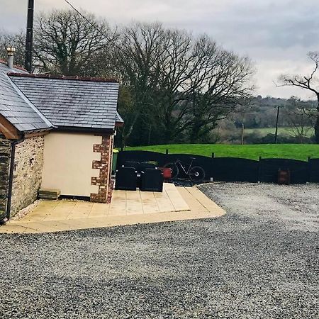 Charmante Longere Situee Au Coeur Du Finistere Le Trehou Exterior foto